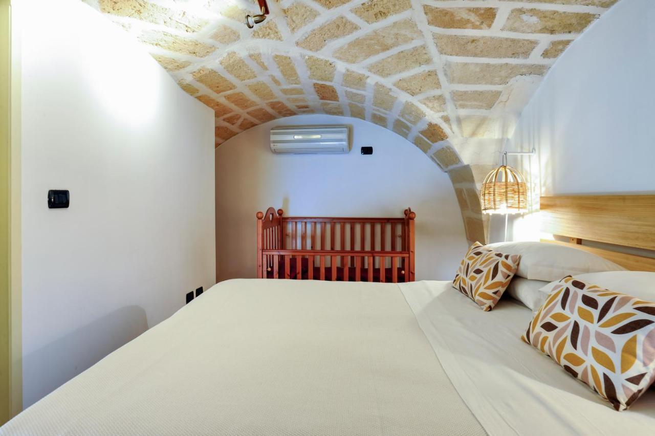 Castriota 19 - Jacuzzi Apartment Sit เลชเช ภายนอก รูปภาพ