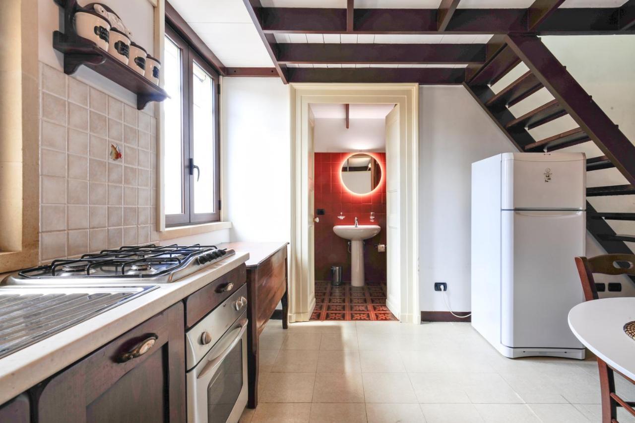 Castriota 19 - Jacuzzi Apartment Sit เลชเช ภายนอก รูปภาพ